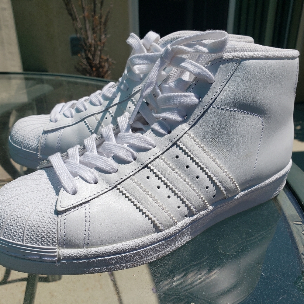 Adidas Pro Max J Boys Size 5!!